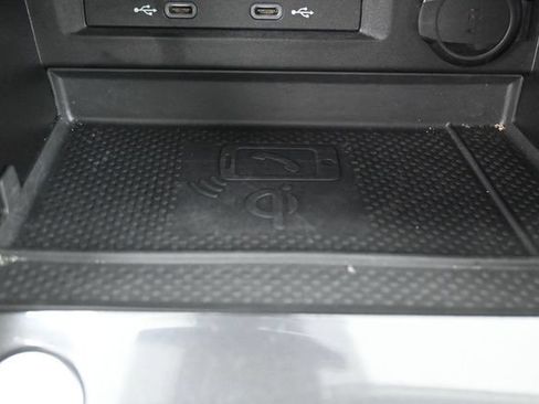 Used 2023 Volkswagen Tiguan SE w/ Panoramic Sunroof Package FWD image 24