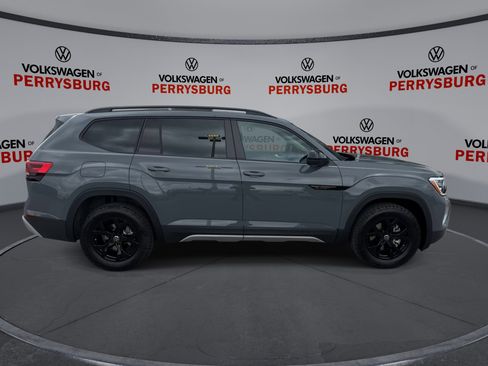 New 2026 Volkswagen Atlas Peak Edition image 9