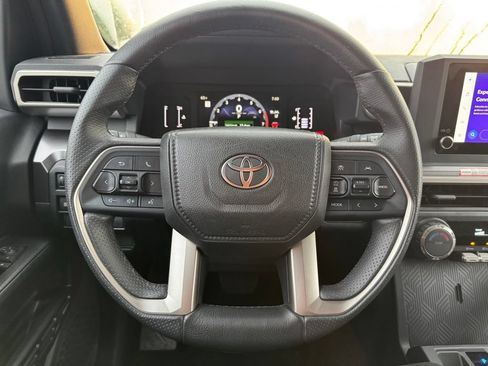 Used 2025 Toyota 4Runner SR5 AWD/4WD image 7