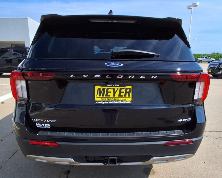 Used 2025 Ford Explorer Active w/ Active Comfort Package AWD/4WD image 7