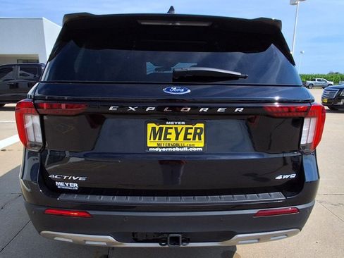 Used 2025 Ford Explorer Active w/ Active Comfort Package AWD/4WD image 7