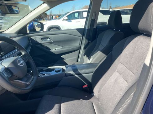 Used 2025 Nissan Rogue SV AWD/4WD image 29