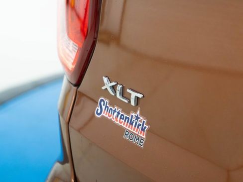 Used 2017 Ford Explorer XLT image 7