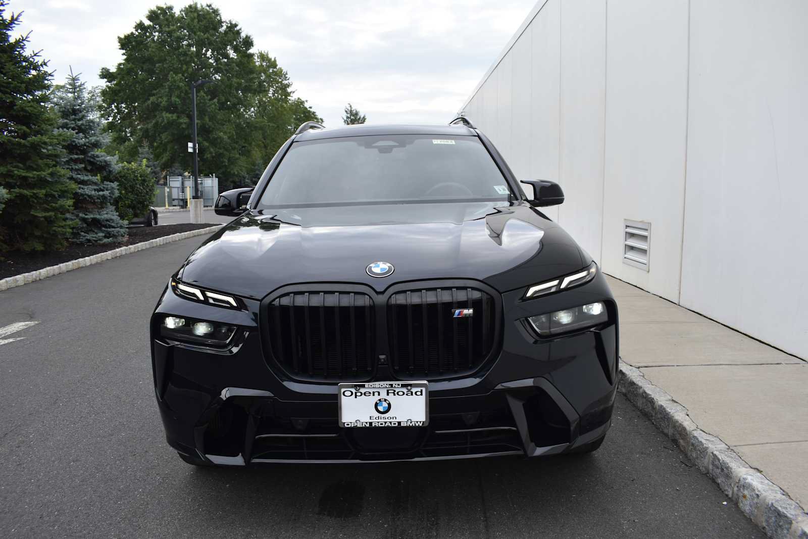 Used 2025 BMW X7 M60i w/ Executive Package AWD/4WD image 2