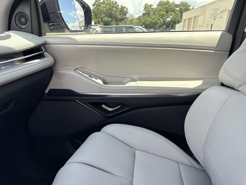 New 2026 Lincoln Navigator Reserve AWD/4WD image 25