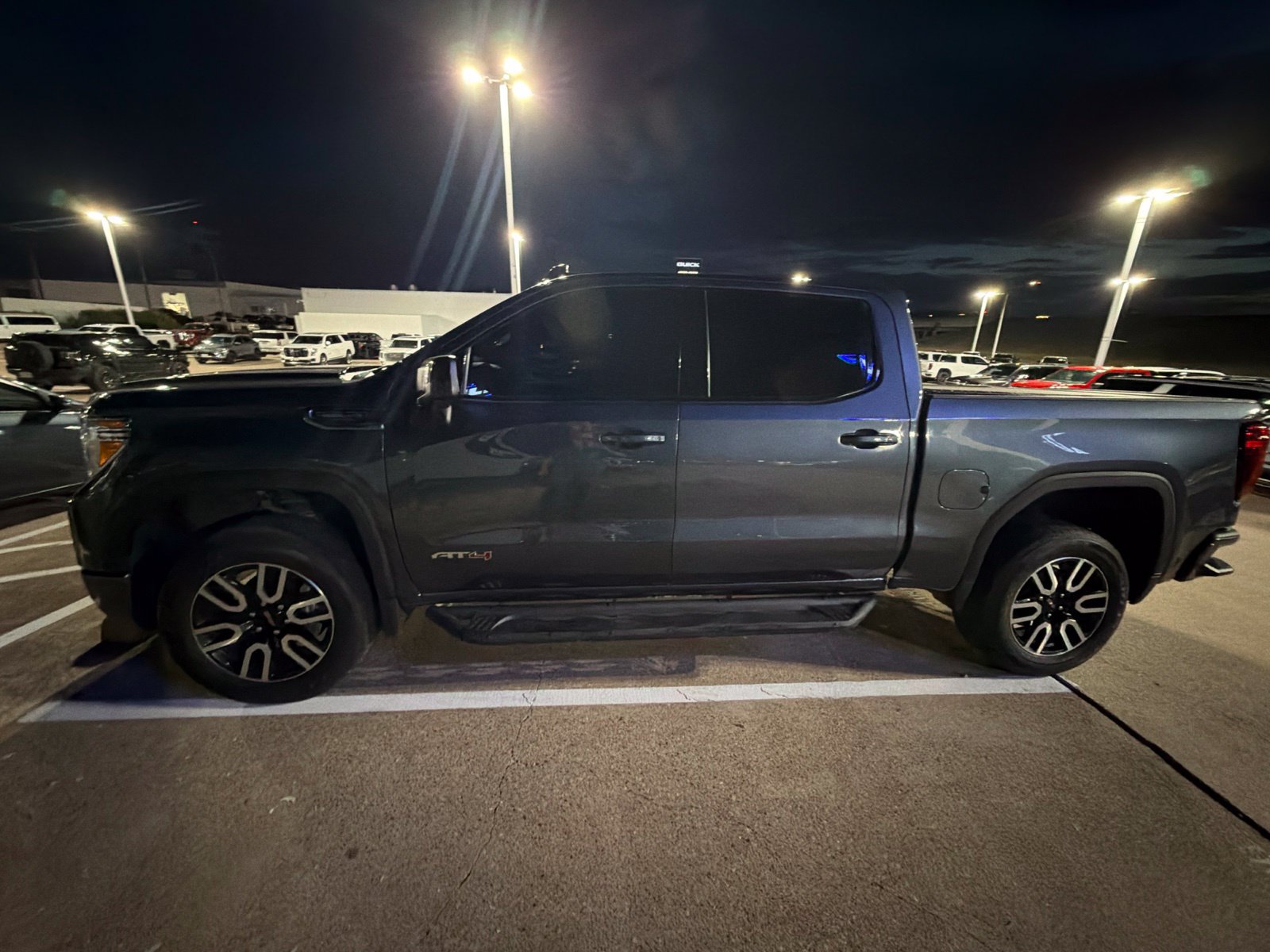 Used 2021 GMC Sierra 1500 AT4 w/ AT4 Premium Package AWD/4WD image 8