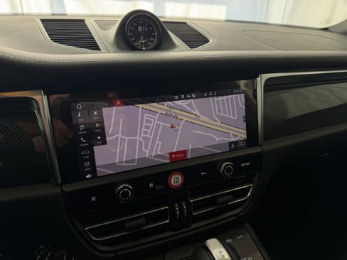 Certified 2025 Porsche Macan image 23