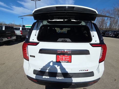 Used 2023 GMC Yukon XL AT4 image 37
