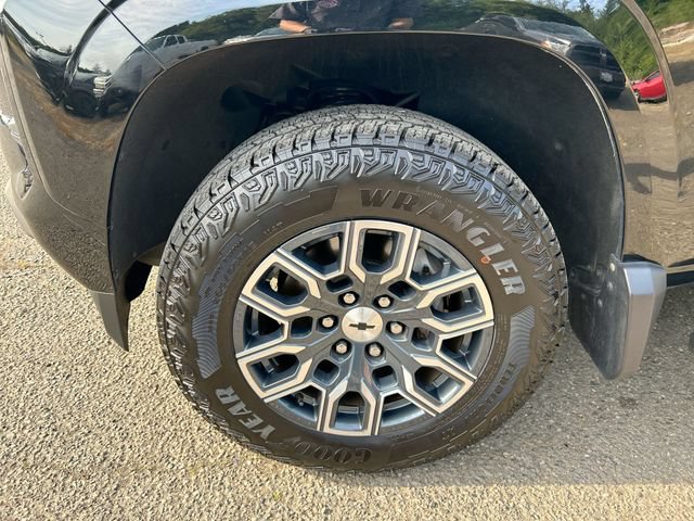 Used 2024 Chevrolet Colorado Z71 w/ Z71 Convenience Package 2 AWD/4WD image 33