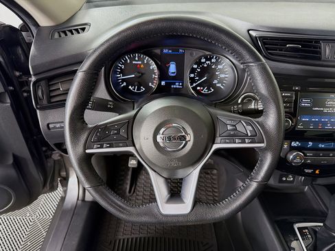 Used 2020 Nissan Rogue SV image 13