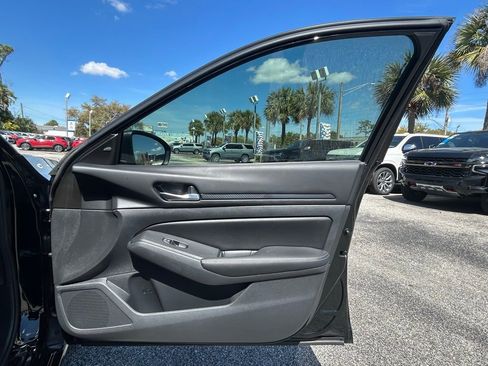 Used 2024 Nissan Altima 2.5 SV image 28