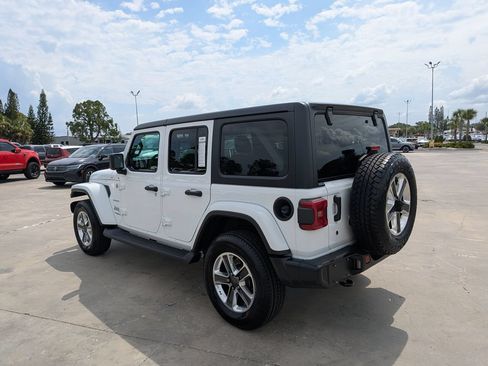Used 2018 Jeep Wrangler Unlimited Sahara w/ LED Lighting Group AWD/4WD image 5