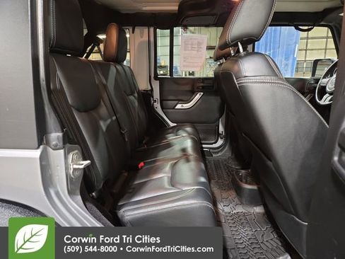 Used 2015 Jeep Wrangler Unlimited Sahara w/ Connectivity Group image 28