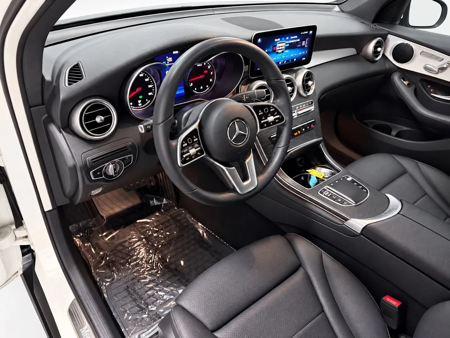 Used 2021 Mercedes-Benz GLC 300 4MATIC w/ Premium Package image 9