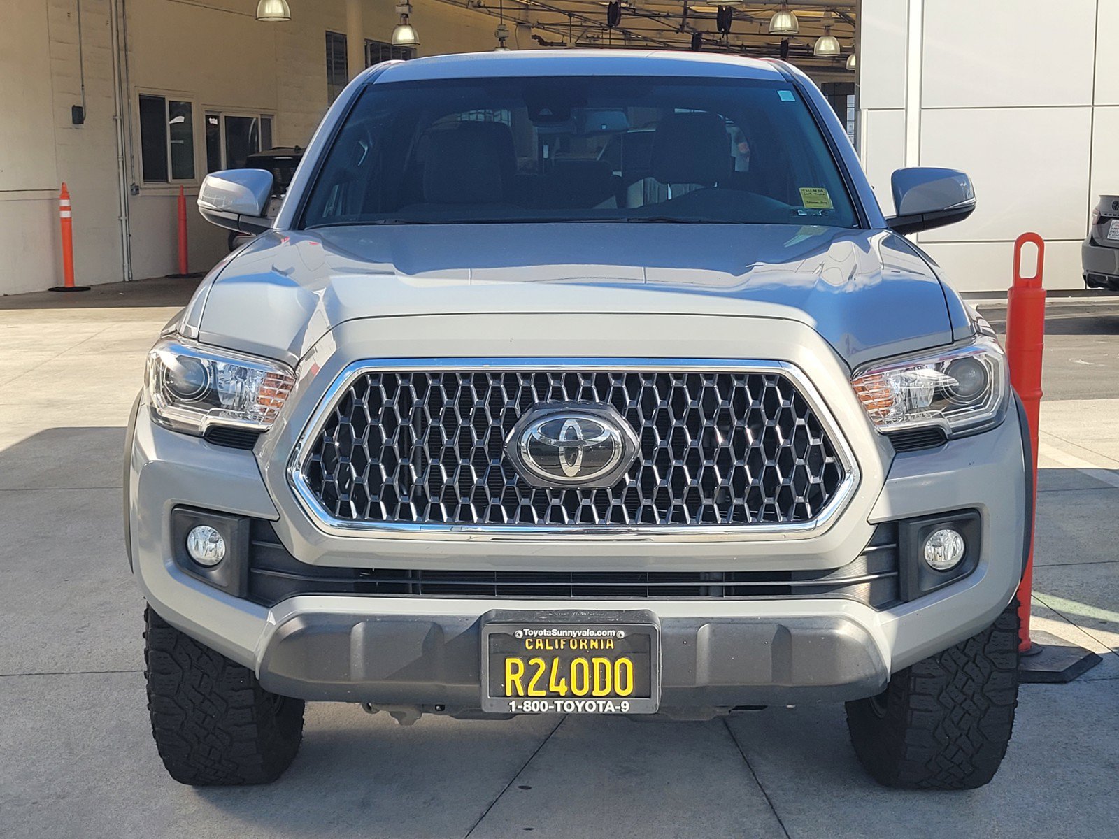 Used 2019 Toyota Tacoma TRD Off-Road w/ Technology Package AWD/4WD image 2