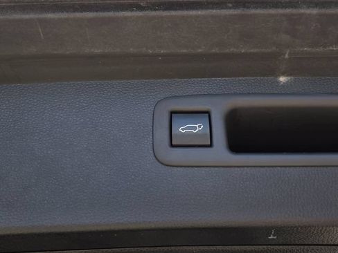 Used 2021 Toyota Highlander LE AWD/4WD image 23