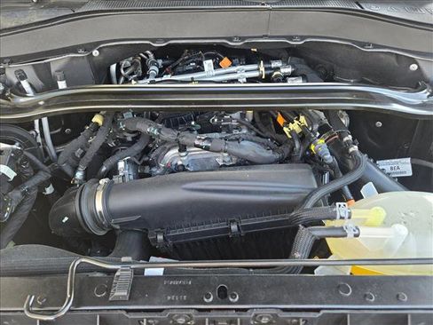 Used 2025 Ford Explorer ST-Line w/ ST-Line Street Pack image 21