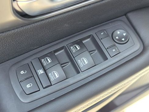 New 2026 Chrysler Pacifica Select FWD image 25