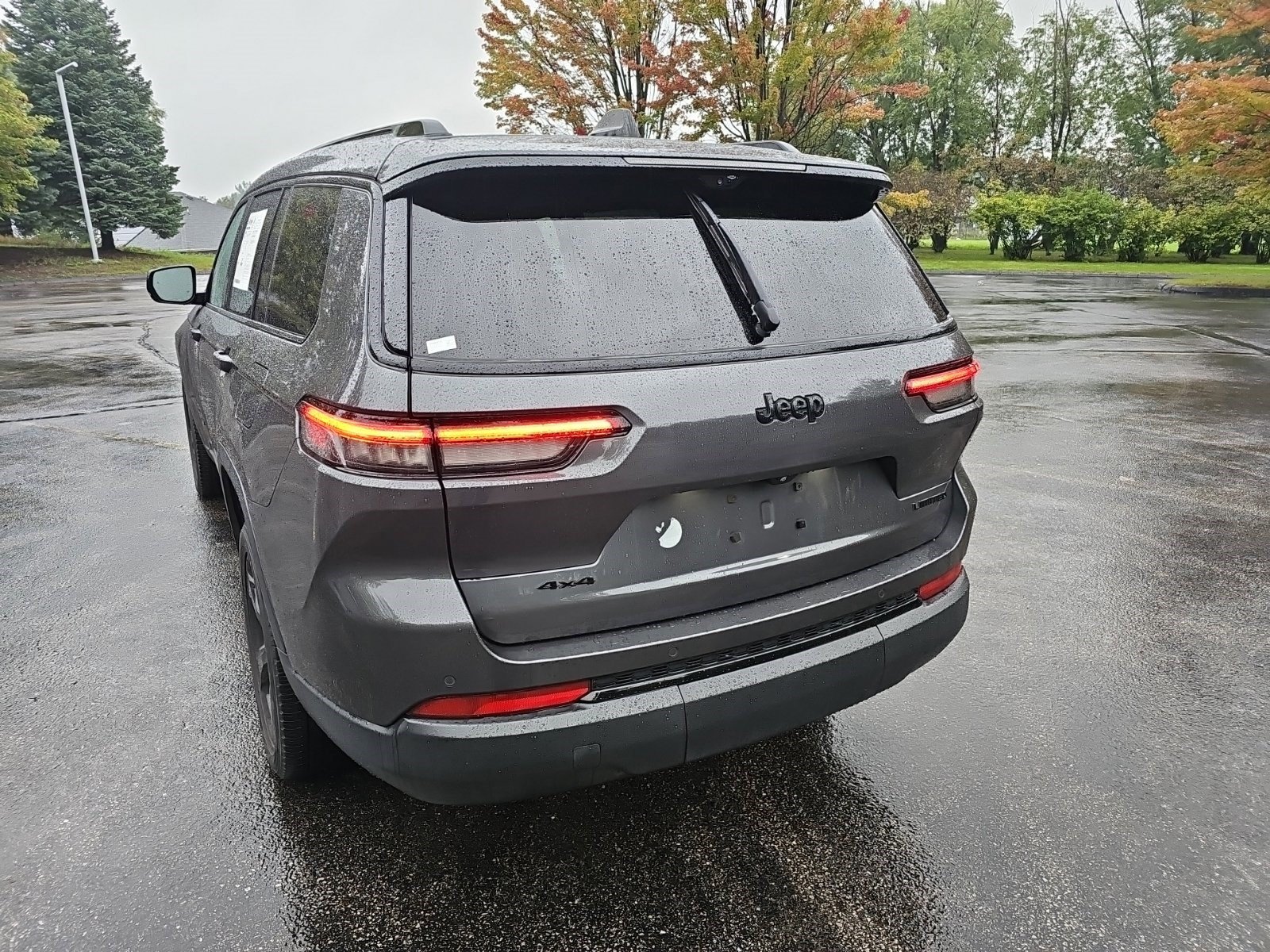 Used 2023 Jeep Grand Cherokee L Limited w/ Luxury Tech Group II AWD/4WD image 3
