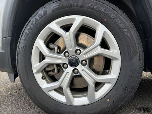 Used 2025 Jeep Compass Latitude image 30