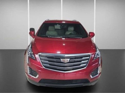 Used 2019 Cadillac XT5 FWD image 2