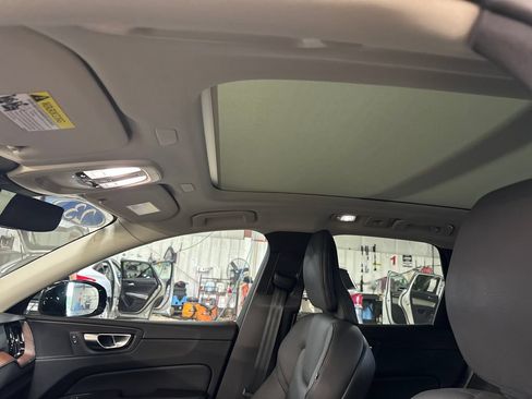 Used 2023 Volvo XC60 B5 Plus AWD/4WD image 13