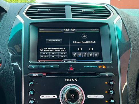 Used 2016 Ford Explorer Limited w/ Equipment Group 301A AWD/4WD image 34