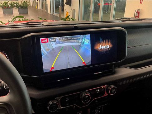 Used 2024 Jeep Wrangler Unlimited Rubicon w/ XTREMEE 35" Tire Package image 26