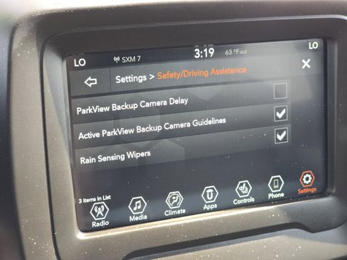 Used 2020 Jeep Renegade Latitude w/ Cold Weather Group image 31