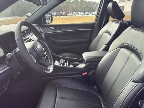 New 2025 Jeep Grand Cherokee Limited w/ Luxury Tech Group II image 13