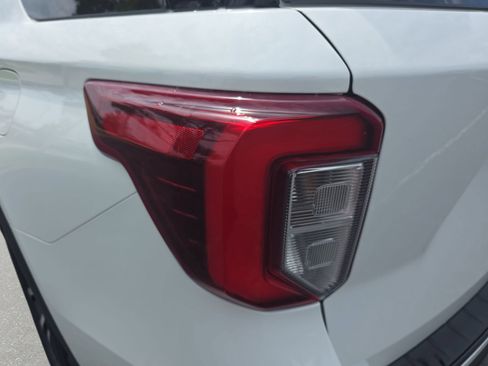 Used 2022 Ford Explorer ST-Line AWD/4WD image 32