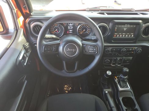 Used 2023 Jeep Gladiator Sport image 17