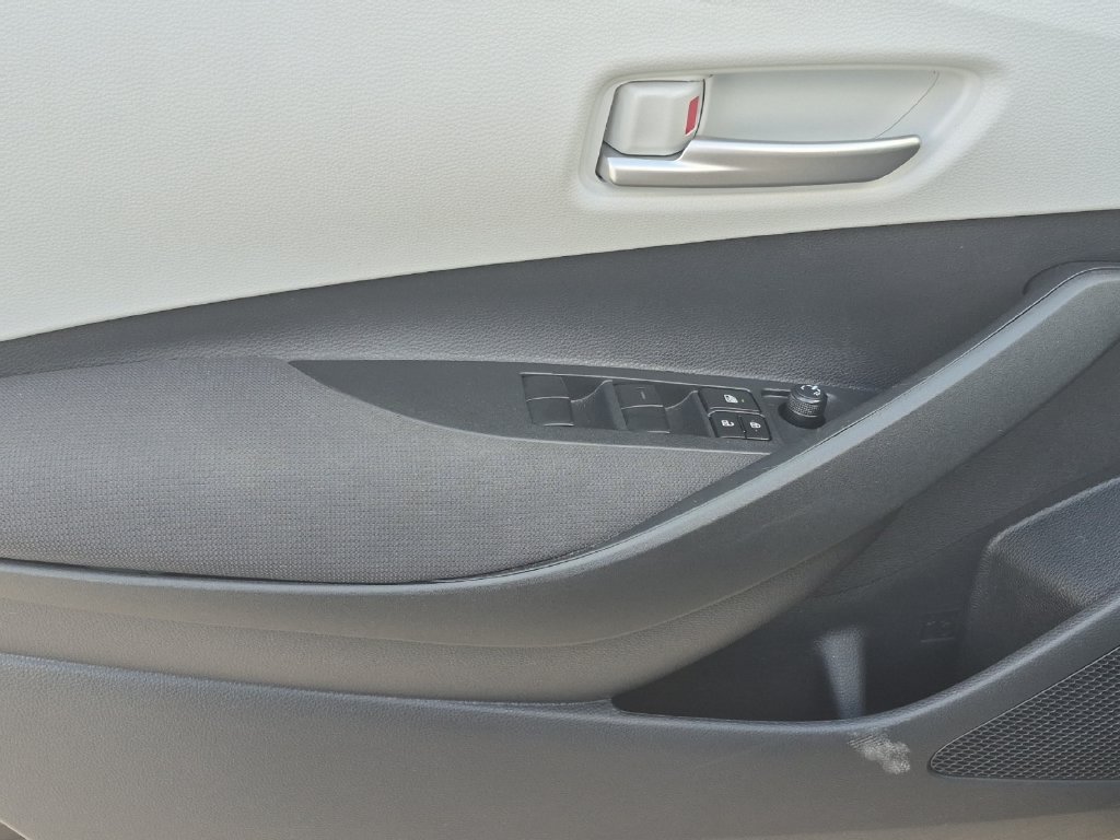 Used 2026 Toyota Corolla SE FWD image 11