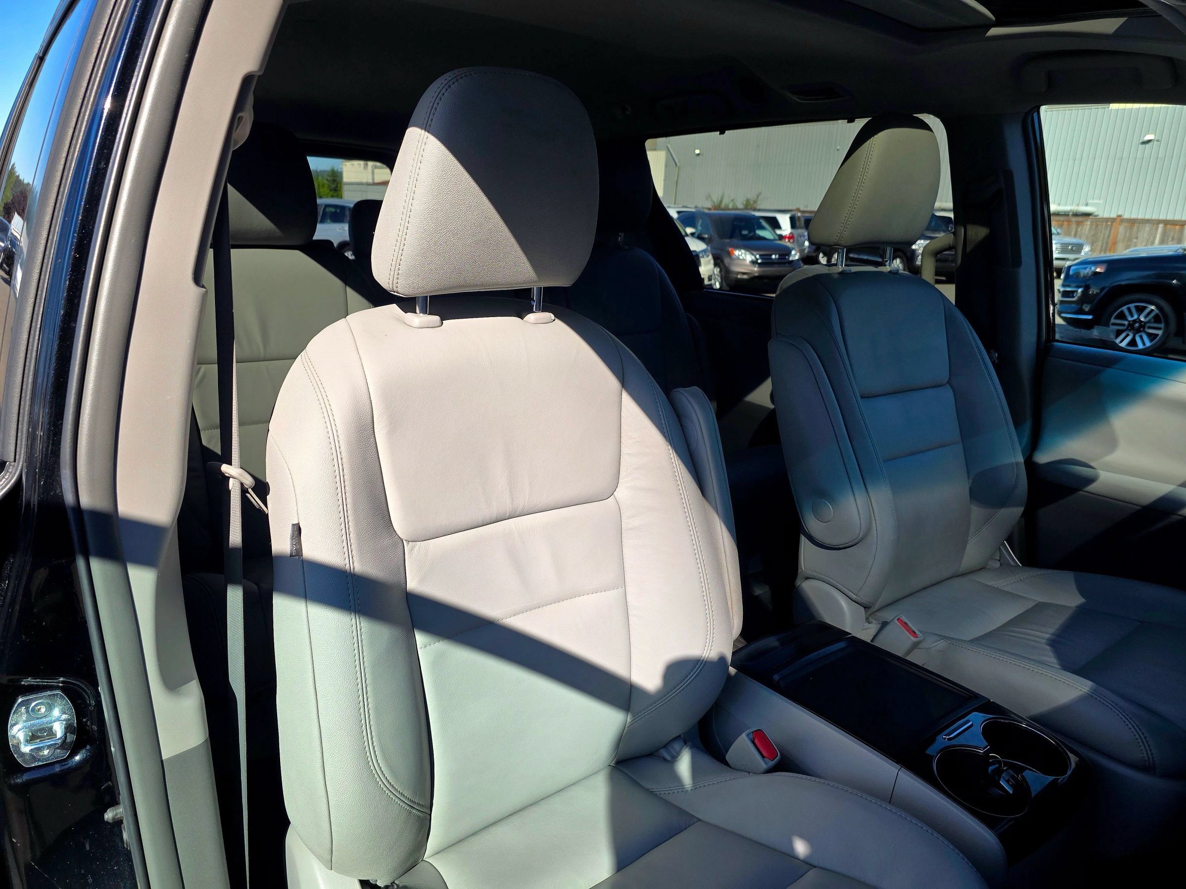 Used 2017 Toyota Sienna XLE w/ XLE Navigation Package FWD image 52