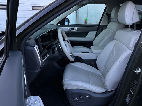 Used 2025 Hyundai Santa Fe SEL image 10