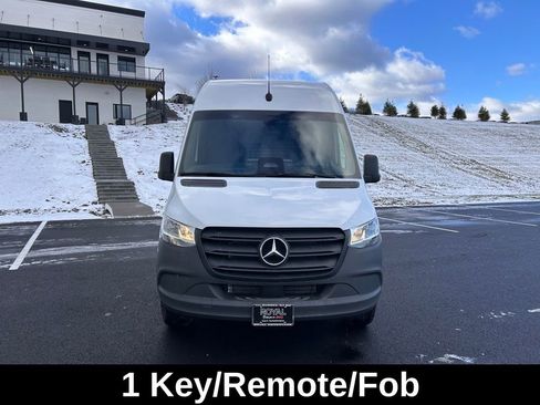 Used 2025 Mercedes-Benz Sprinter 2500 image 2
