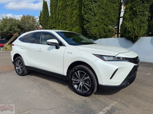 Used 2021 Toyota Venza LE AWD/4WD image 1