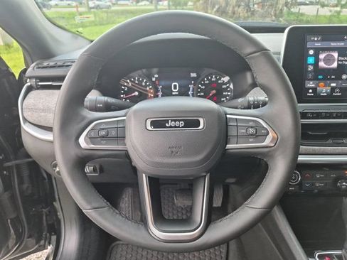 Used 2025 Jeep Compass Latitude w/ Sun & Sound Group AWD/4WD image 22