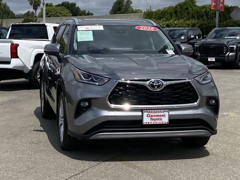 Certified 2026 Toyota Highlander Platinum AWD/4WD image 46