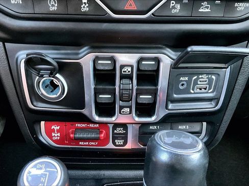 Used 2023 Jeep Wrangler Unlimited Rubicon w/ LED Lighting Group AWD/4WD image 17