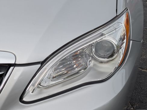 Used 2012 Chrysler 200 Touring FWD image 10