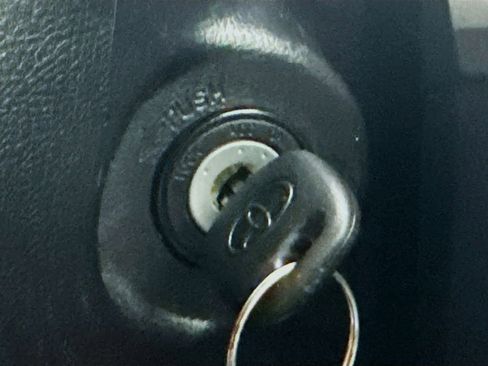 Used 2016 Toyota Tundra SR5 w/ SR5 Upgrade Package image 19