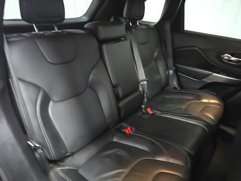 Used 2019 Jeep Cherokee Limited AWD/4WD image 17