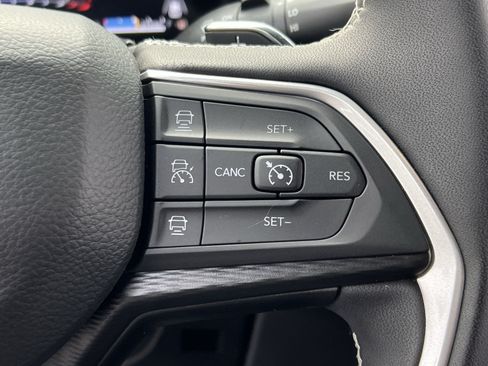 Used 2025 Jeep Grand Cherokee L Altitude AWD/4WD image 38