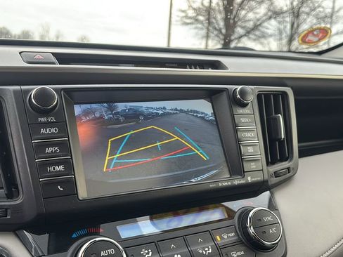 Used 2018 Toyota RAV4 Limited image 22