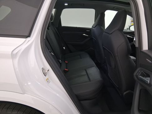 Used 2025 Audi Q6 e-tron Premium Plus image 31