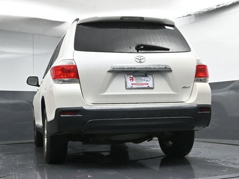 Used 2013 Toyota Highlander SE image 27