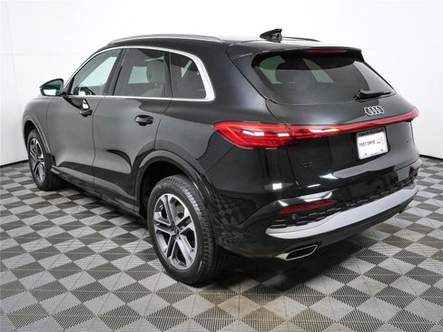 Used 2025 Audi Q5 Premium w/ Convenience Package AWD/4WD image 29