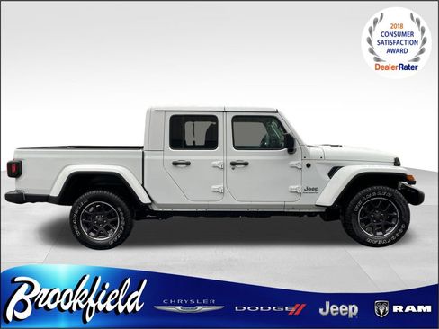 Used 2023 Jeep Gladiator Overland image 7