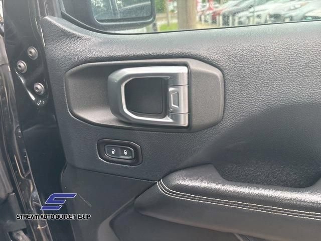 Used 2018 Jeep Wrangler Unlimited Sahara AWD/4WD image 14